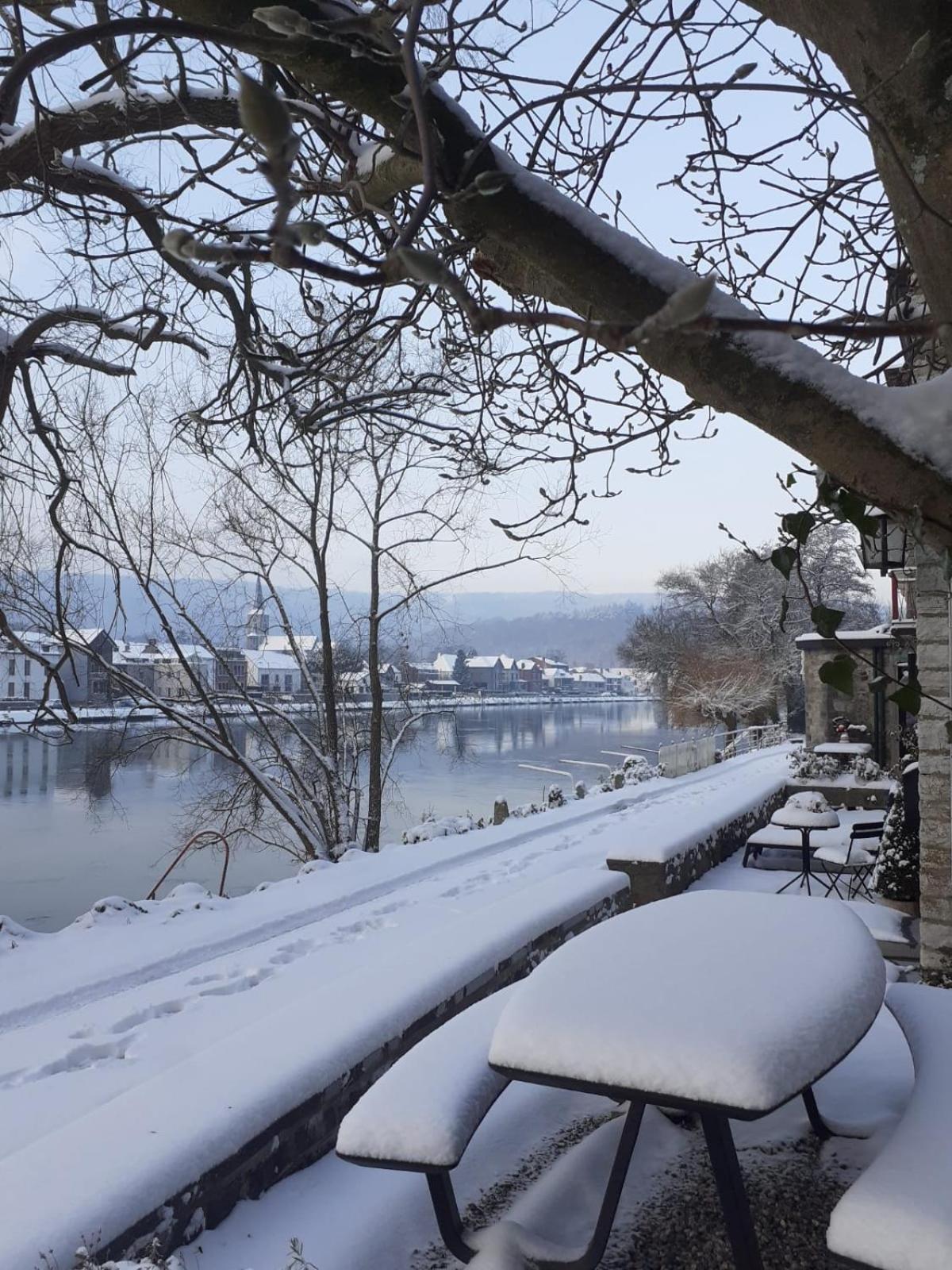 Pieds Dans L'Eau Private Wellness Bordure De Meuse Villa Lustin Buitenkant foto