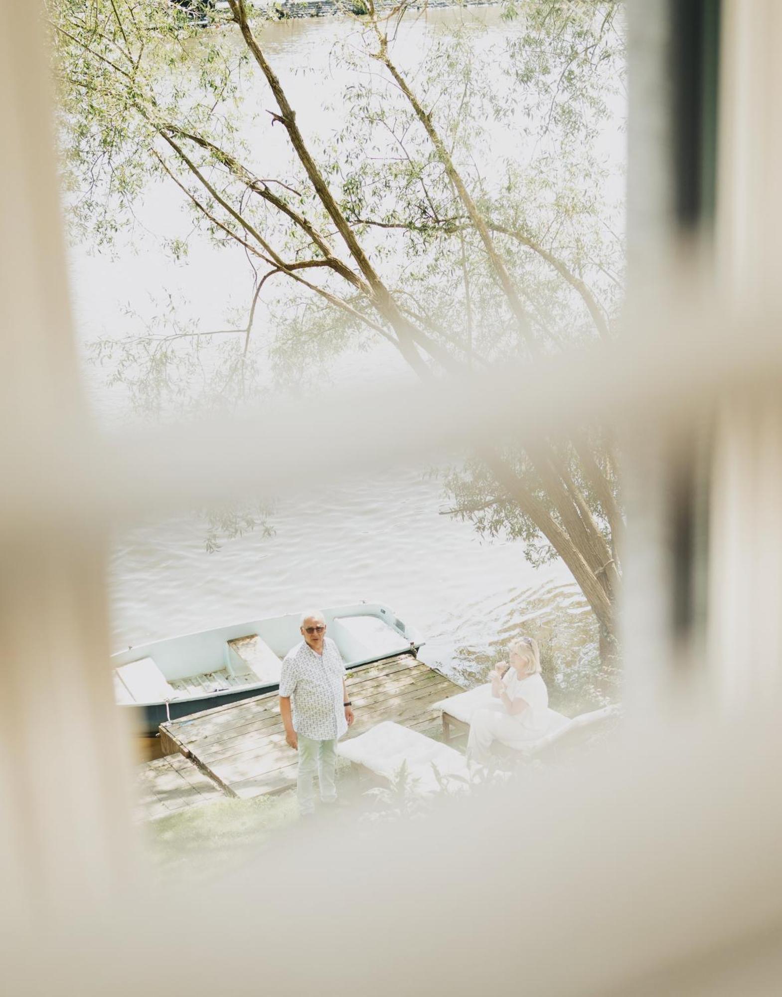 Pieds Dans L'Eau Private Wellness Bordure De Meuse Villa Lustin Buitenkant foto