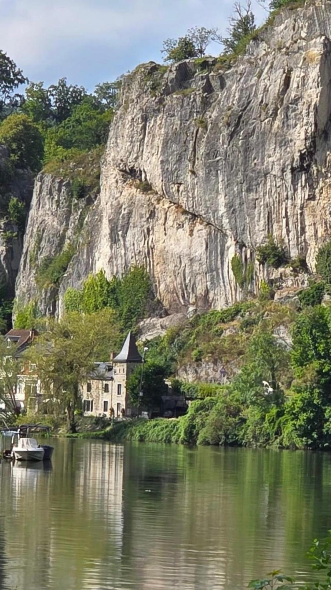 Pieds Dans L'Eau Private Wellness Bordure De Meuse Villa Lustin Buitenkant foto